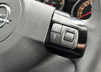Opel Zafira 1.8i 16v 7MÍST KLIMA TEMPOMAT benzín manuál - 7