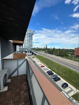Ponúkame na predaj moderný 2-izbový byt s klimatizáciou, pri - 7