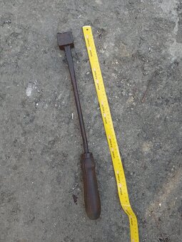Staré náradie s drevenou rukoväťou - 7