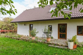 Sebestačný vidiecky statok s viacerými stavbami na samote - 7
