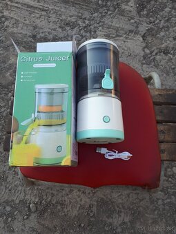 Odšťavovač na ovocie nabíjaci na USB kábel - 7