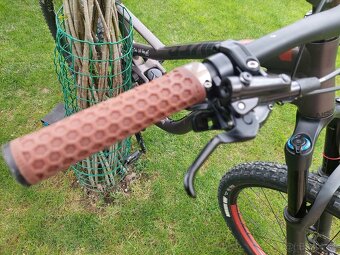 predám horský bicyke cross dt swiss zn. Stay true - 7