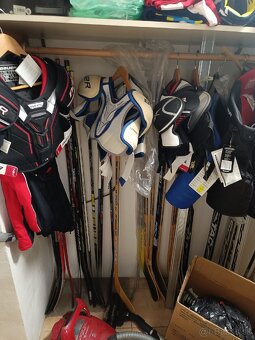 rôzne hokejove potreby - 7