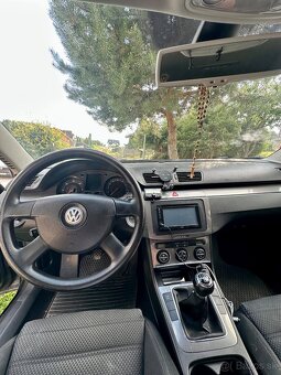 Rozpredám na náhradné diely passat B6 - 7
