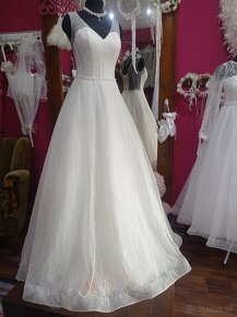 Trblietavé svadobné šaty - 7