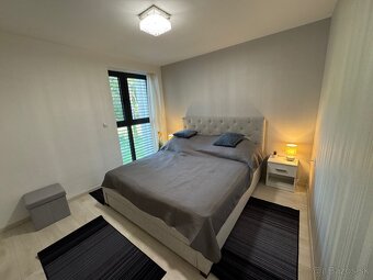 Moderný 2-izb. byt s parkovaním aj bazénom - 7