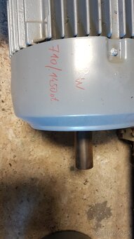 Predám el.motory na kuželové štiepačky - 7