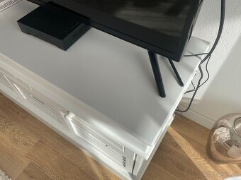 Skrinka pod TV - 7