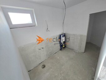 Atypický 3i byt vo vinohradníckej oblasti s veľkou terasou - 7