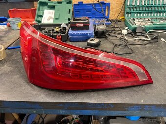 Zadné ľavé svetlo a predná ľavá mriežka Audi Q5 2008-2012 - 7