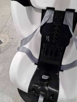 Britax Römer Dualfix M i-Size – otočná autosedačka (0–18 kg) - 7