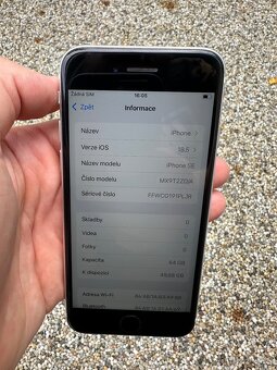 iPhone SE 2020 - baterie 100% - 7