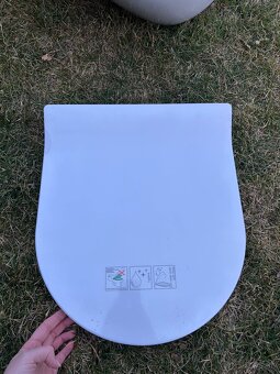 NOVÉ závesné WC + sedatko - 7