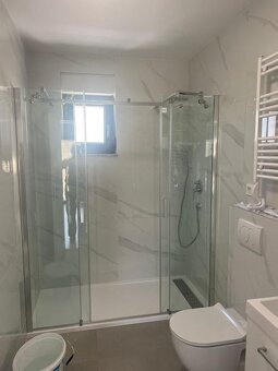 3-izboý apartmán v novostavbe s výhľadom na more /Chorvátsko - 7