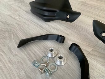 Kryty páčiek na BMW - 7