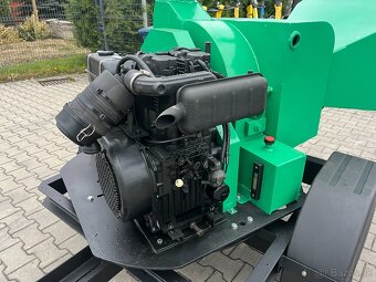 Mobilný sekač dreva so spaľovacím motorom, drvič konárov - 7