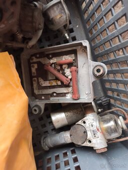 Karburátory , regulator napätia, ventily a iné - 7