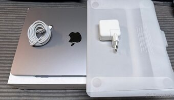 MacBook Air M2 (2022) - 16GB RAM | 256 GB SSD - 7