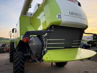 Sklízecí mlátička Claas Lexion 560, žací lišta V750 Vario, d - 7