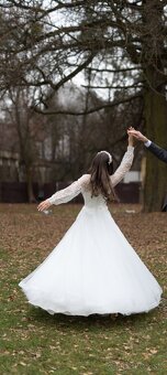 Biele nadýchané svadobné šaty - 7