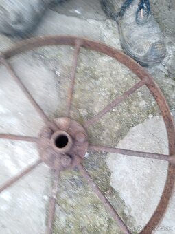 Staré koleso na dekoráciu - 7