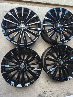 Nove Trinity r19 superb skoda - 7