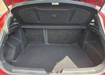 Hyundai i30 1.6-1.MAJITEL-NÍZKÉ KM - 7