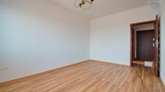Na prenájom 2 izbový byt, 50 m2, balkón, parkovacie státie, - 7