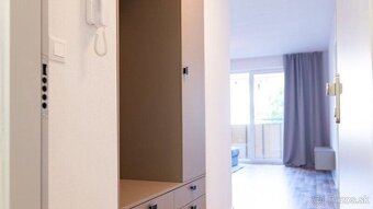 Na prenájom nový 2 izbový zariadený byt s balkónom, pri Park - 7