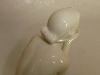 Porcelánový akt Dievčina - 7