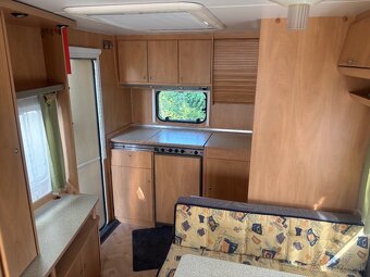 Predám karavan Burstner 460 -bojler-sprcha-predstan r.v.2001 - 7