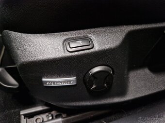 VW Golf 7 2,0 TDI 110kW Highline Combi Panorama Bi-xenon - 7