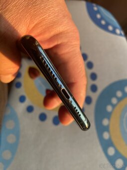 Predám iPhone 11 Pro Max 64Gb Midnight Green - 7