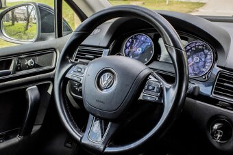 Volkswagen Touareg 3.0tdi V6 - 7