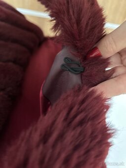 Bordova kožušinova vesta - 7