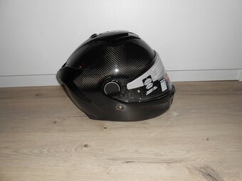 Predam krasnu novu karbonovu moto prilbu znacky SHARK SPARTA - 7