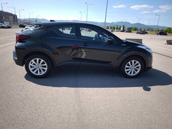 Toyota C-HR 1.8 Hybrid E-CVT rok 2021 - 7