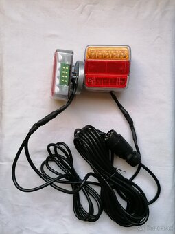 Predám zadné prenosné svetlá magnetické dynamické bezkáblov - 7