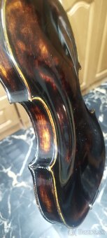 Husle 4/4 - 7