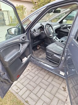 Ford S-Max
- 7