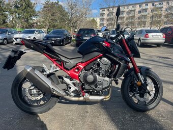 Honda Hornet CB750 2023 - 7