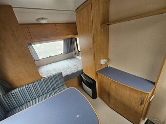 Lahky obytny prives Caravelair - 900 kg, predstan - 7