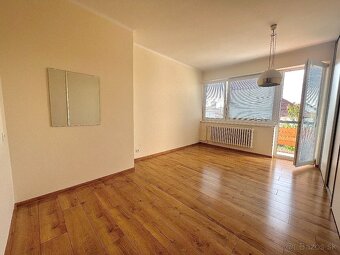 Floreát RD + Pozemok + Garáže - Možnosť kúpy na 2 krát - 7