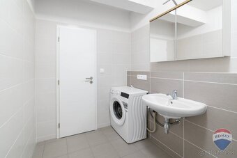 Na prenájom 2 izbový byt, ul. Zlatovská Trenčín - 7