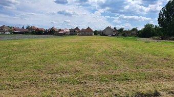 Komjatice – pozemok 5.478 m² na výstavbu (6 stavebných pozem - 7