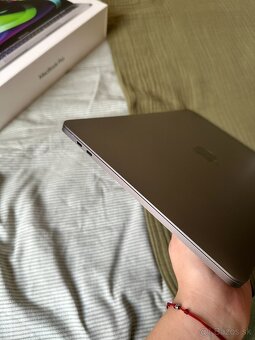 MacBook Pro 13" M2 / 8GB / 256GB - 7