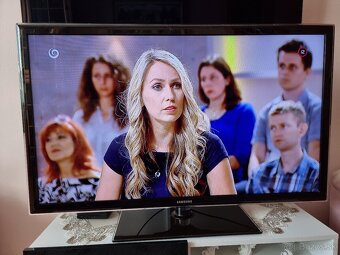 Predám Smart LED TV SAMSUNG UE37D5500RW FULL HD - 7