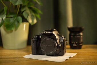 Canon 550D + 28-80mm + blesk + 64GB karta + taška (top stav) - 7