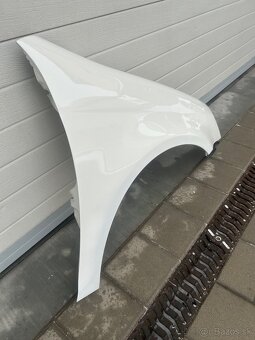 Predny blatnik VW Golf 5 variant biela LR9A - 7