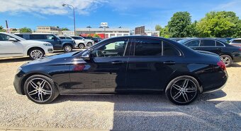MERCEDES-BENZ E TRIEDA SEDAN 200 4MATIC A/T - 7